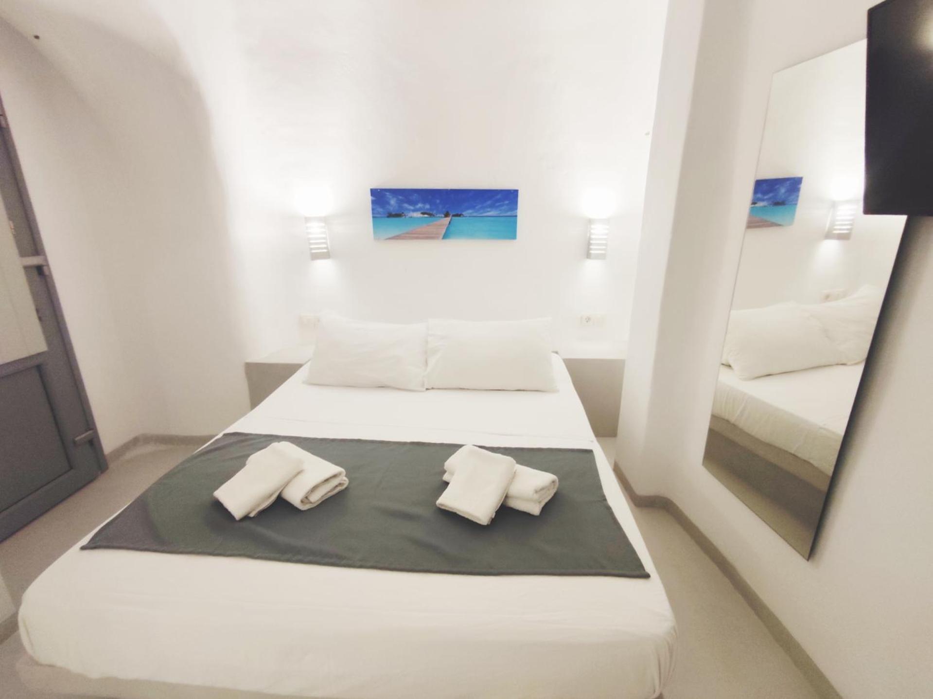 Low Cost Fira Center Rooms Exterior photo