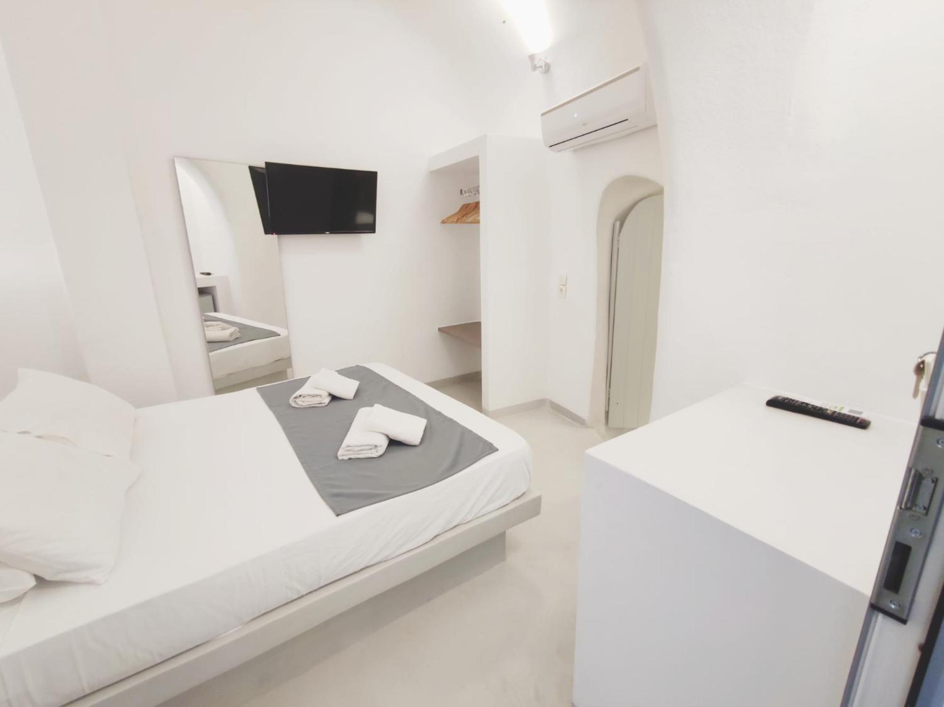 Low Cost Fira Center Rooms Exterior photo