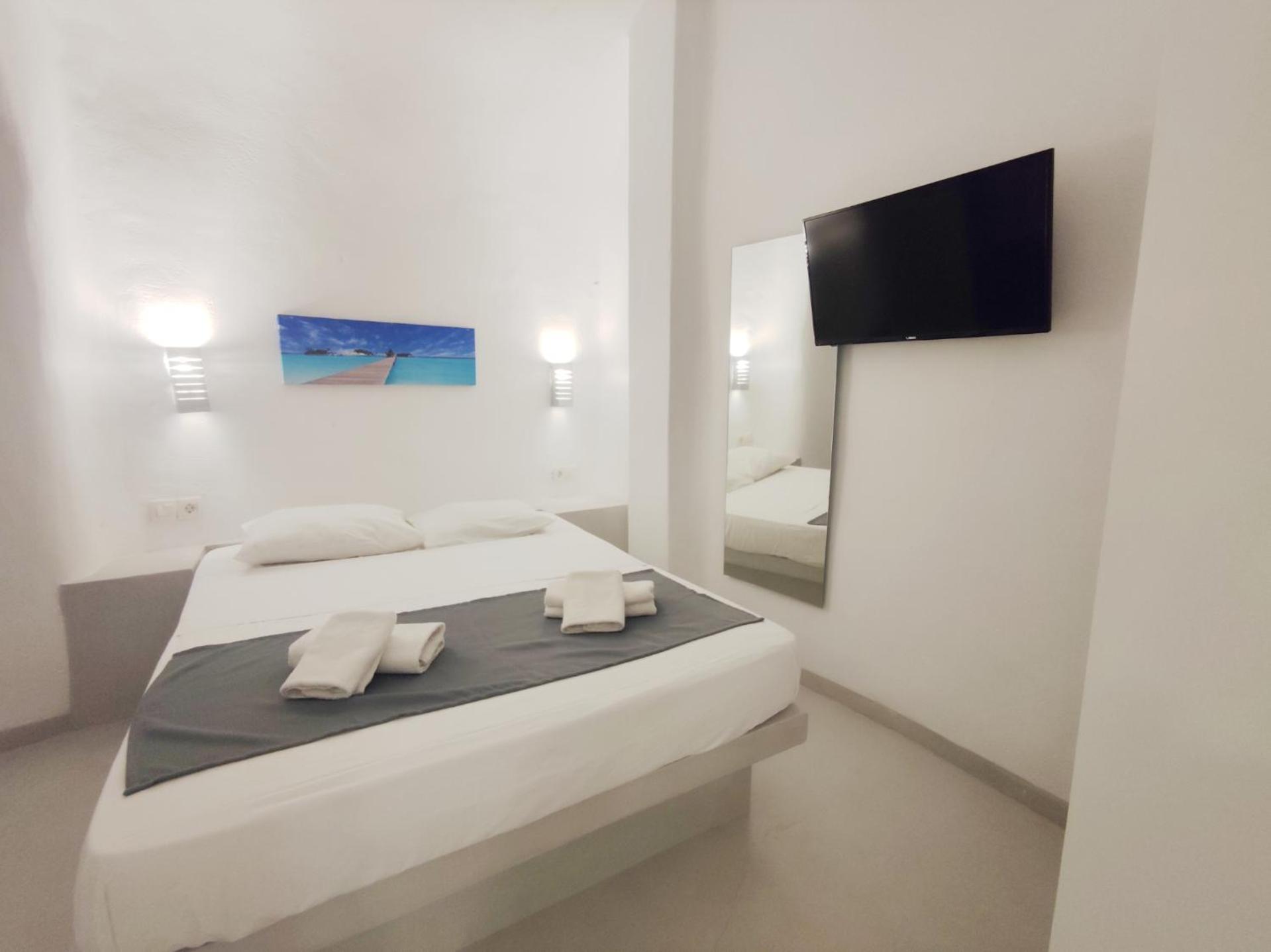 Low Cost Fira Center Rooms Exterior photo