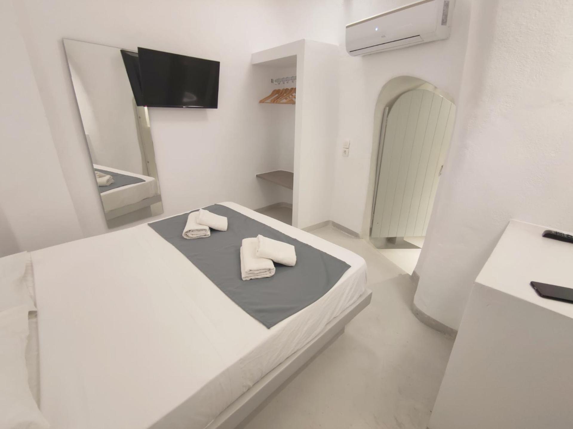 Low Cost Fira Center Rooms Exterior photo