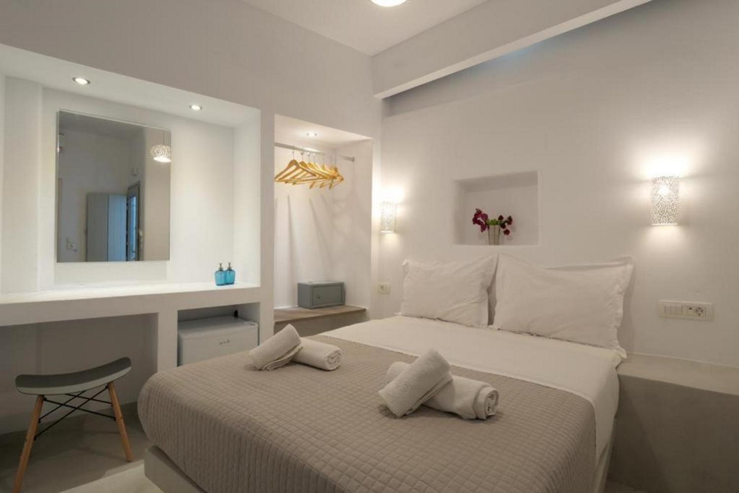 Low Cost Fira Center Rooms Exterior photo
